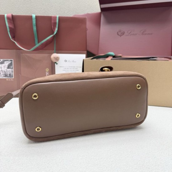 Replica di lusso Borsa a tracolla piccola Loro Piana scamosciata marrone lama Imitazioni Replica Perfetta Borsa a tracolla piccola Loro Piana scamosciata marrone lama firmate