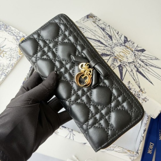 Replica di lusso Portafoglio con cerniera Dior Lady Dior Voyageur nero Imitazioni Cloni Portafoglio con cerniera Dior Lady Dior Voyageur nero firmate