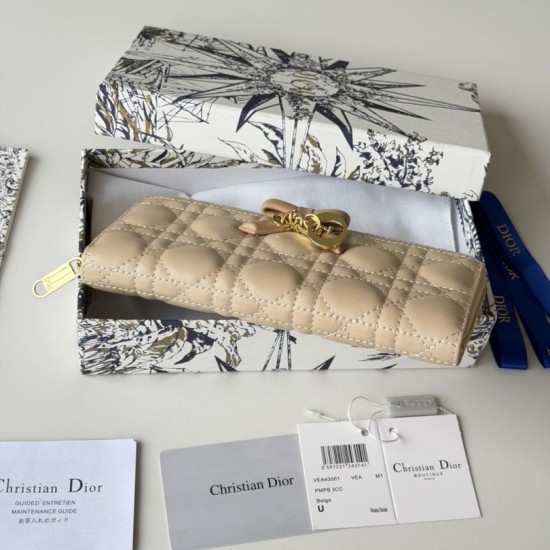 Replica di lusso Portafoglio con cerniera Dior Lady Dior Voyageur albicocca Imitazioni Cloni Portafoglio con cerniera Dior Lady Dior Voyageur albicocca firmate