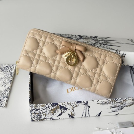Replica di lusso Portafoglio con cerniera Dior Lady Dior Voyageur albicocca Imitazioni Cloni Portafoglio con cerniera Dior Lady Dior Voyageur albicocca firmate