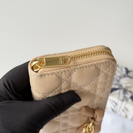 Replica di lusso Portafoglio con cerniera Dior Lady Dior Voyageur albicocca Imitazioni Cloni Portafoglio con cerniera Dior Lady Dior Voyageur albicocca firmate