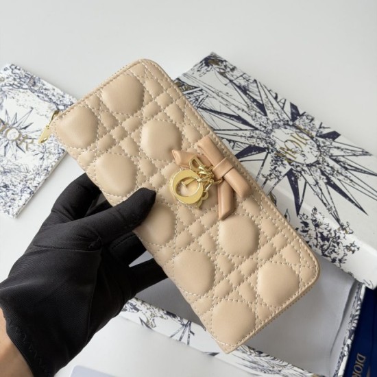 Replica di lusso Portafoglio con cerniera Dior Lady Dior Voyageur albicocca Imitazioni Cloni Portafoglio con cerniera Dior Lady Dior Voyageur albicocca firmate