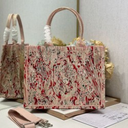 Replica Ricamo della borsa tote Dior Book con medaglione Dior Rosa Imitazioni Replica perfette Ricamo della borsa tote Dior Book con medaglione Dior Rosa