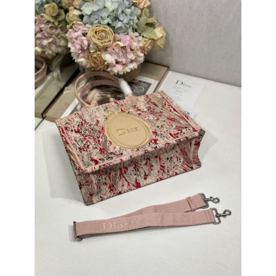 Replica Ricamo della borsa tote Dior Book con medaglione Dior Rosa Imitazioni Replica perfette Ricamo della borsa tote Dior Book con medaglione Dior Rosa