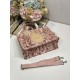Replica Ricamo della borsa tote Dior Book con medaglione Dior Rosa Imitazioni Replica perfette Ricamo della borsa tote Dior Book con medaglione Dior Rosa