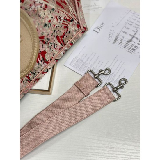 Replica Ricamo della borsa tote Dior Book con medaglione Dior Rosa Imitazioni Replica perfette Ricamo della borsa tote Dior Book con medaglione Dior Rosa