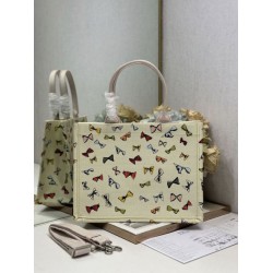 Borsa shopping Dior Book Tote con fiocco e tracolla Borsa shopping Dior Book Tote con fiocco e tracolla