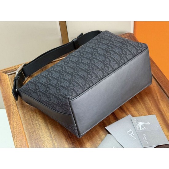 Replica Pochette Dior Jett Dior Oblique jacquard nero Imitazioni Replica perfette Pochette Dior Jett Dior Oblique jacquard nero