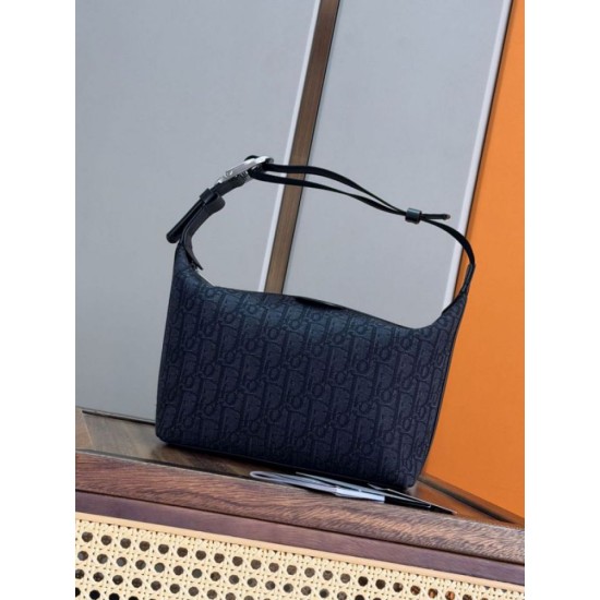 Replica Pochette Dior Jett Dior Oblique jacquard nero Imitazioni Replica perfette Pochette Dior Jett Dior Oblique jacquard nero