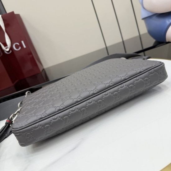 Replica Borsa a tracolla media Gucci 850214 con emblema GG grigio Imitazioni Replica perfette Borsa a tracolla media Gucci 850214 con emblema GG grigio