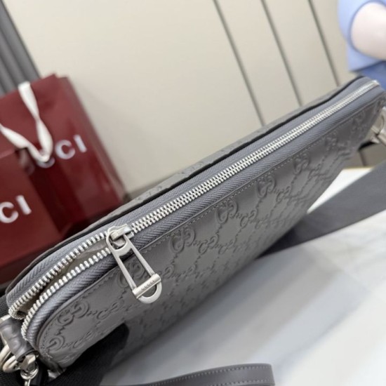 Replica Borsa a tracolla media Gucci 850214 con emblema GG grigio Imitazioni Replica perfette Borsa a tracolla media Gucci 850214 con emblema GG grigio