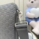 Replica Borsa a tracolla media Gucci 850214 con emblema GG grigio Imitazioni Replica perfette Borsa a tracolla media Gucci 850214 con emblema GG grigio