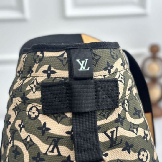 Replica Borsa shopping Louis Vuitton con stampa mimetica M95783 Imitazioni Replica perfette Borsa shopping Louis Vuitton con stampa mimetica M95783
