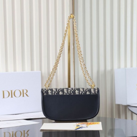 Replica Borsa a tracolla piccola Dior Médaillon M3921 con patta e catena Imitazioni Replica perfette Borsa a tracolla piccola Dior Médaillon M3921 con patta e catena