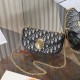Replica Borsa a tracolla piccola Dior Médaillon M3921 con patta e catena Imitazioni Replica perfette Borsa a tracolla piccola Dior Médaillon M3921 con patta e catena