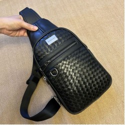 Replica Borsa a tracolla imbracatura da uomo Bottega Veneta nera Imitazioni Replica perfette Borsa a tracolla imbracatura da uomo Bottega Veneta nera