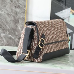 Replica Borsa a tracolla Dior Jett Flap Oblique Marrone Imitazioni Replica perfette Borsa a tracolla Dior Jett Flap Oblique Marrone