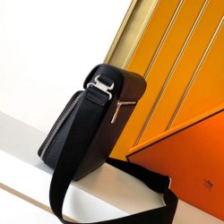 Replica Borse Imitazioni a tracolla Hermes Messenger 7062 uomo Nera Imitazioni Replica perfette Borse Imitazioni a tracolla Hermes Messenger 7062 uomo Nera
