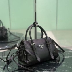 Replica Borsa a tracolla Prada Mini Bonnie 1BA499 nera Imitazioni Replica perfette Borsa a tracolla Prada Mini Bonnie 1BA499 nera