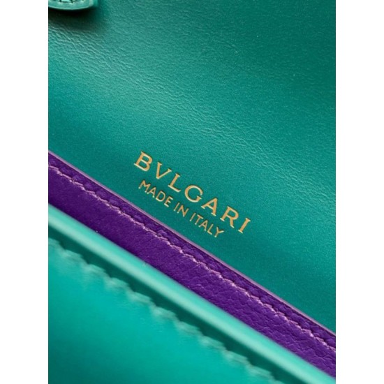 Replica Pochette con catena Bvlgari Serpenti Forever 20cm Versione Chip verde Imitazioni Replica perfette Pochette con catena Bvlgari Serpenti Forever 20cm Versione Chip verde