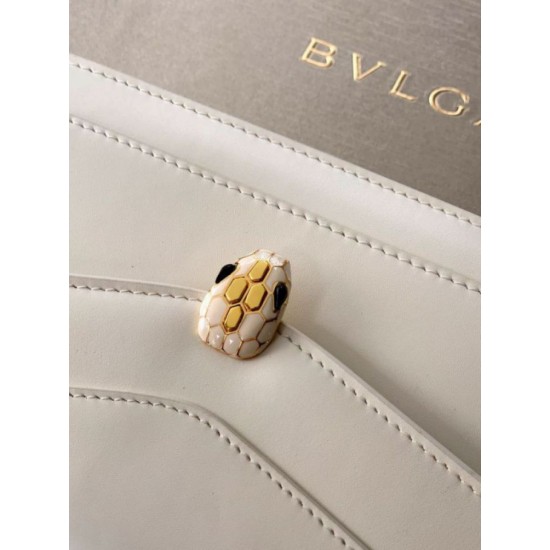 Replica Pochette con catena Bvlgari Serpenti Forever 20cm Versione Chip bianco Imitazioni Replica perfette Pochette con catena Bvlgari Serpenti Forever 20cm Versione Chip bianco
