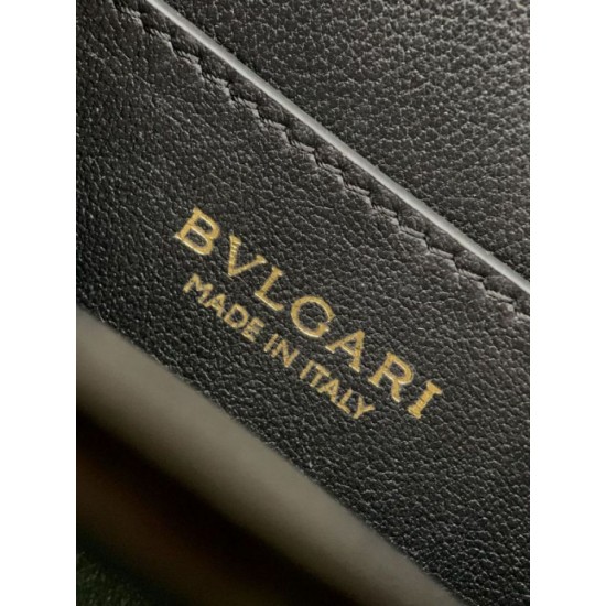 Replica Borse Imitazioni tote mini Bvlgari Serpenti Versione Chip nera Imitazioni Replica perfette Borse Imitazioni tote mini Bvlgari Serpenti Versione Chip nera