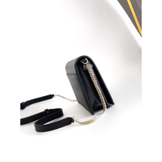 Replica Portafoglio con catena Infinitum con logo Bvlgari Versione Chip nero Imitazioni Replica perfette Portafoglio con catena Infinitum con logo Bvlgari Versione Chip nero