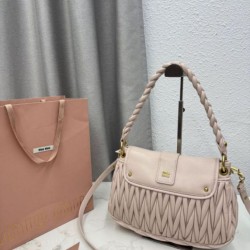 Replica Borsa 1:1 a mano trapuntata Miu Miu 5BC213 Rosa Imitazioni Replica perfette Borsa 1:1 a mano trapuntata Miu Miu 5BC213 Rosa