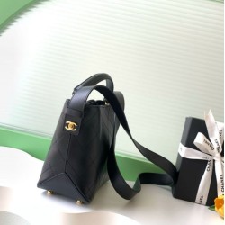 Replica Borsa a mano Chanel 26S AS6268 scamosciata con tracolla larga Nero Imitazioni Replica perfette Borsa a mano Chanel 26S AS6268 scamosciata con tracolla larga Nero