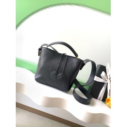 Borsa a mano Chanel 26S AS6268  scamosciata con tracolla larga Nero