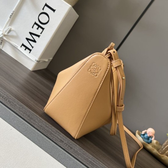 Replica borse griffate a tracolla Loewe Hammock Hobo classica Marrone Imitazioni Replica perfette Imitazioni borse griffate a tracolla Loewe Hammock Hobo classica Marrone