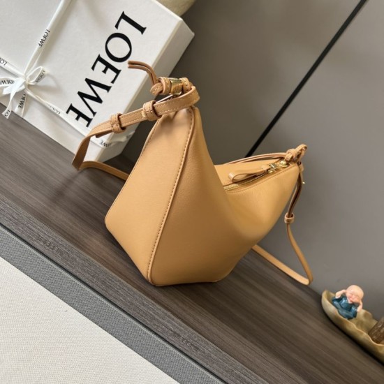 Replica borse griffate a tracolla Loewe Hammock Hobo classica Marrone Imitazioni Replica perfette Imitazioni borse griffate a tracolla Loewe Hammock Hobo classica Marrone