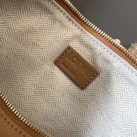Replica borse griffate a tracolla Loewe Hammock Hobo classica Marrone Imitazioni Replica perfette Imitazioni borse griffate a tracolla Loewe Hammock Hobo classica Marrone