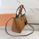 Replica Borsa Tote Miu Miu hammered marrone Imitazioni Replica perfette Borsa Tote Miu Miu hammered marrone