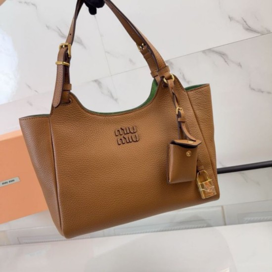 Replica Borsa Tote Miu Miu hammered marrone Imitazioni Replica perfette Borsa Tote Miu Miu hammered marrone