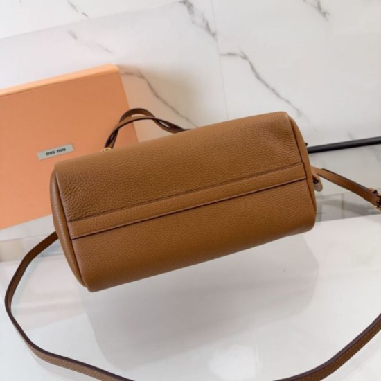Replica Borsa Tote Miu Miu hammered marrone Imitazioni Replica perfette Borsa Tote Miu Miu hammered marrone