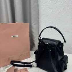 Replica Zaino Miu Miu 26s pelle cerata 5bc043 22cm nero Imitazioni Replica perfette Zaino Miu Miu 26s pelle cerata 5bc043 22cm nero