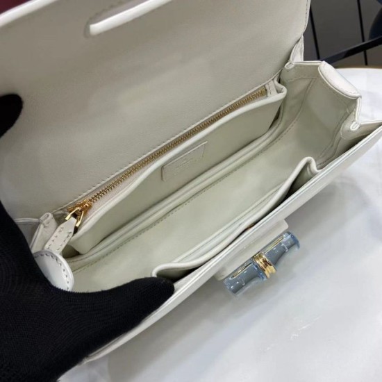 Replica Borse Alta Qualità Gucci Bamboo Diva 827750 Bianca Imitazioni Replica perfette Borse Alta Qualità Gucci Bamboo Diva 827750 Bianca