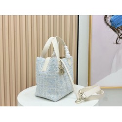 Borsa tote verticale Dior Tweed Toujours motivo Cannage Blu Borsa tote verticale Dior Tweed Toujours motivo Cannage Blu