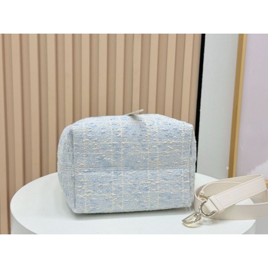 Replica Borsa tote verticale Dior Tweed Toujours motivo Cannage Blu Imitazioni Replica perfette Borsa tote verticale Dior Tweed Toujours motivo Cannage Blu