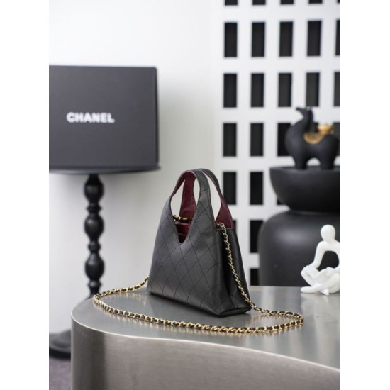 Replica Borsa triangolare trapuntata Chanel AS6392 nera Imitazioni Replica perfette Borsa triangolare trapuntata Chanel AS6392 nera
