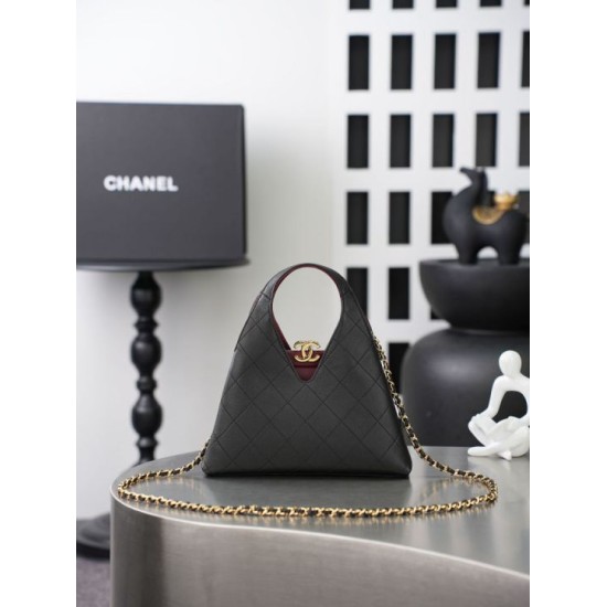 Replica Borsa triangolare trapuntata Chanel AS6392 nera Imitazioni Replica perfette Borsa triangolare trapuntata Chanel AS6392 nera