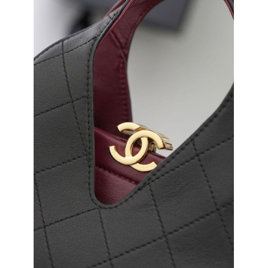 Replica Borsa triangolare trapuntata Chanel AS6392 nera Imitazioni Replica perfette Borsa triangolare trapuntata Chanel AS6392 nera