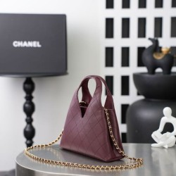 Replica Perfetta Chanel AS6392 triangolare trapuntata bordeaux Imitazioni Replica perfette Perfetta Chanel AS6392 triangolare trapuntata bordeaux