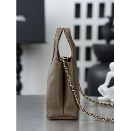 Replica Borsa triangolare trapuntata Chanel AS6392 grigio Imitazioni Replica perfette Borsa triangolare trapuntata Chanel AS6392 grigio