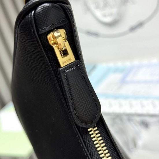 Replica perfette Borsa Prada Re-Edition 2005 Saffiano nera