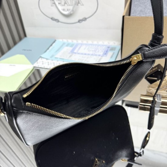 Replica perfette Borsa Prada Re-Edition 2005 Saffiano nera