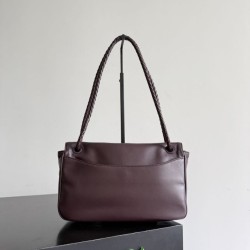 Replica Borsa a tracolla piccola BV Bottega Veneta Madison Borgogna Imitazioni Replica Perfette Borsa a tracolla piccola BV Bottega Veneta Madison Borgogna