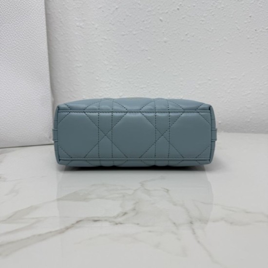 Replica perfette Pochette Dior Travel Nomad S2613 blu