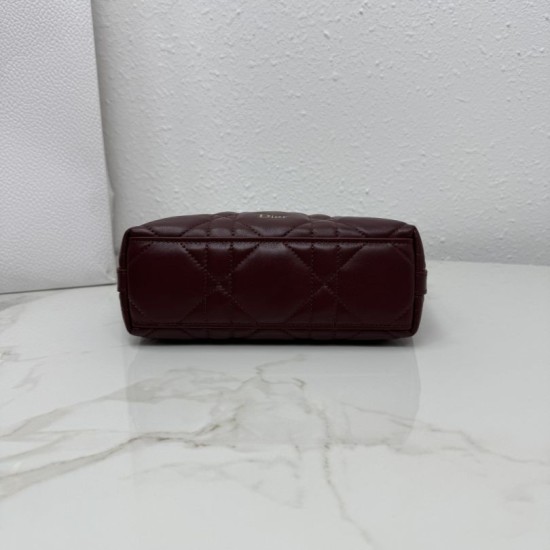 Replica Pochette Dior Travel Nomad S2613 Borgogna Imitazioni Replica perfette Pochette Dior Travel Nomad S2613 Borgogna